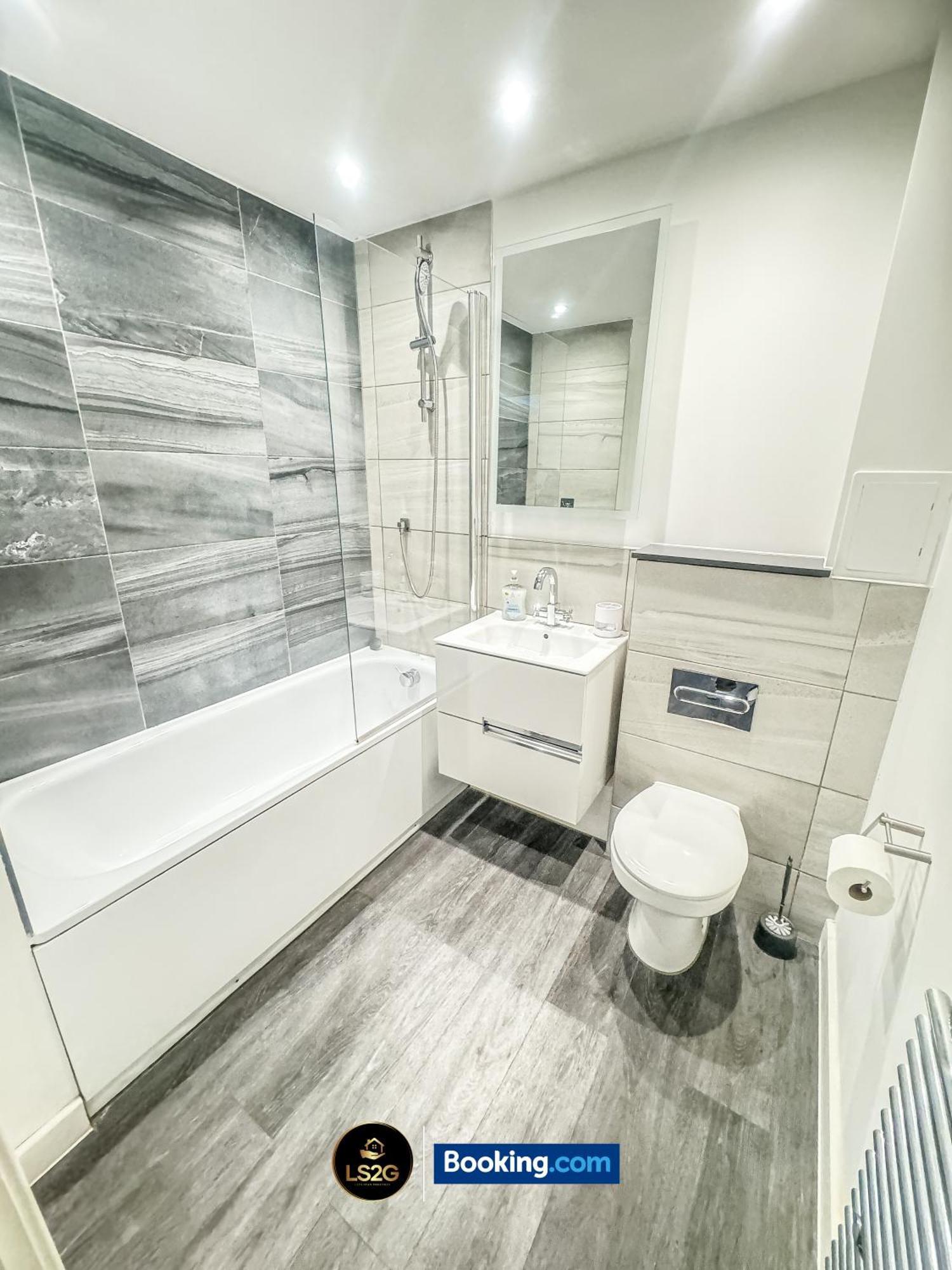 2 Bedroom Flat By Ls2g Short Lets & Serviced Greater With Free Parking