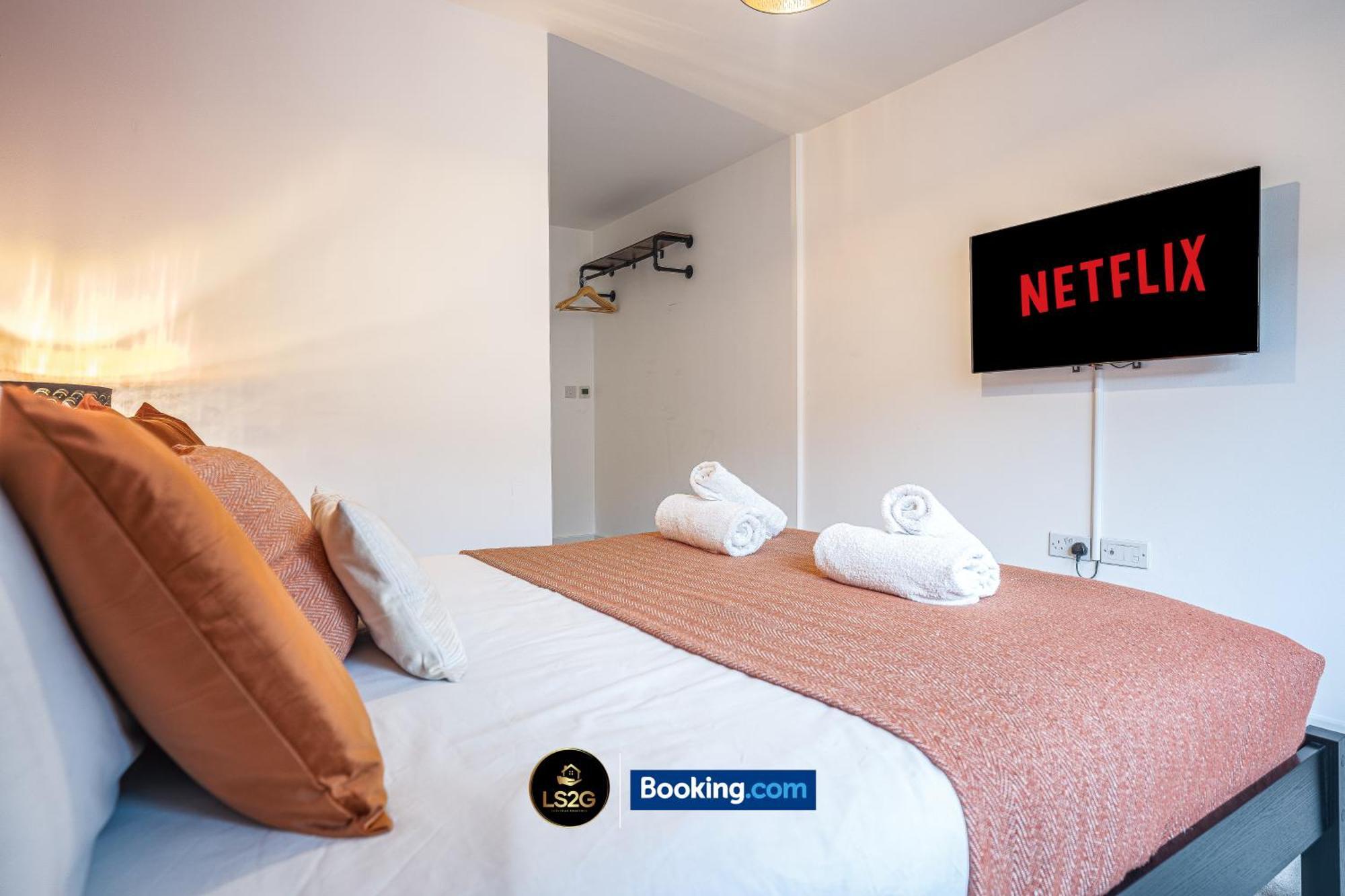 2 Bedroom Flat By Ls2g Short Lets & Serviced Greater With Free Parking *