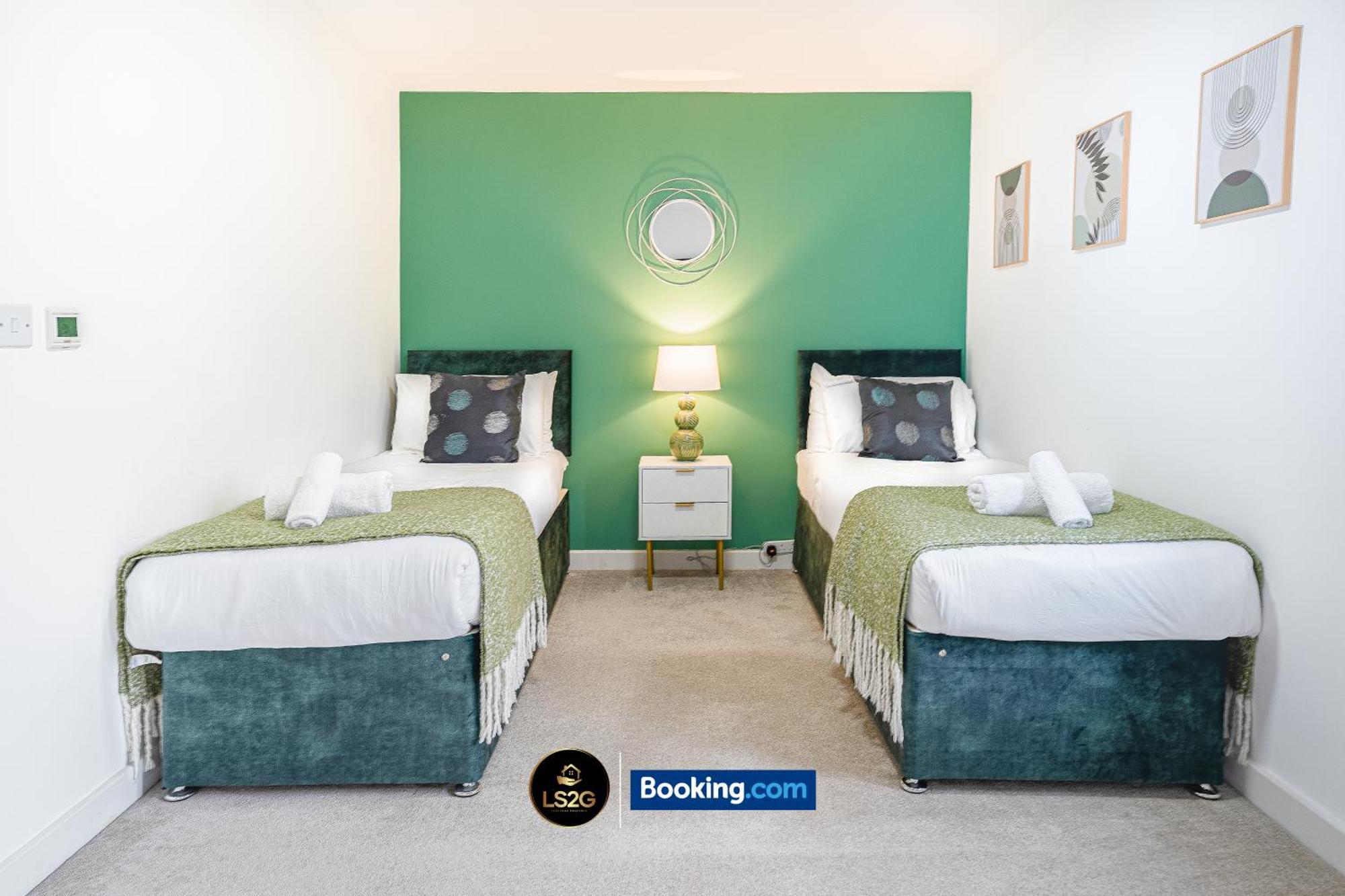 Apartment 2 Bedroom Flat By Ls2g Short Lets & Serviced Greater With Free Parking *